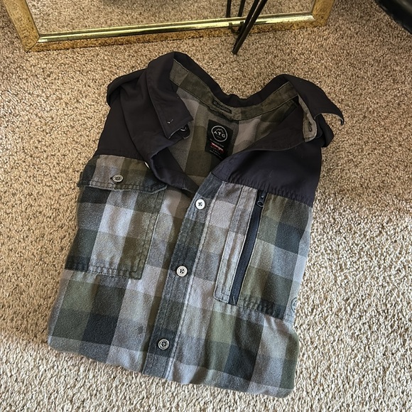 All terrain gear x wrangler ORGANIC cotton Black and Green Plaid Button-Uplarge - Picture 1 of 7